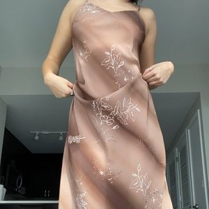 Stunning brown toned maxi dress with v neckline